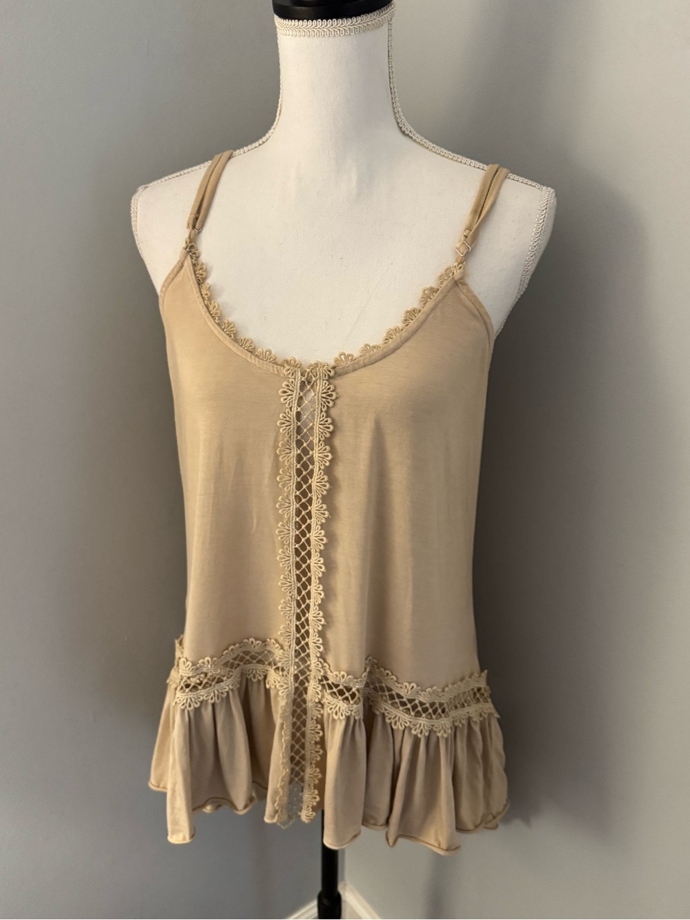 POL high-low cami top, crochet.  Tan size Small